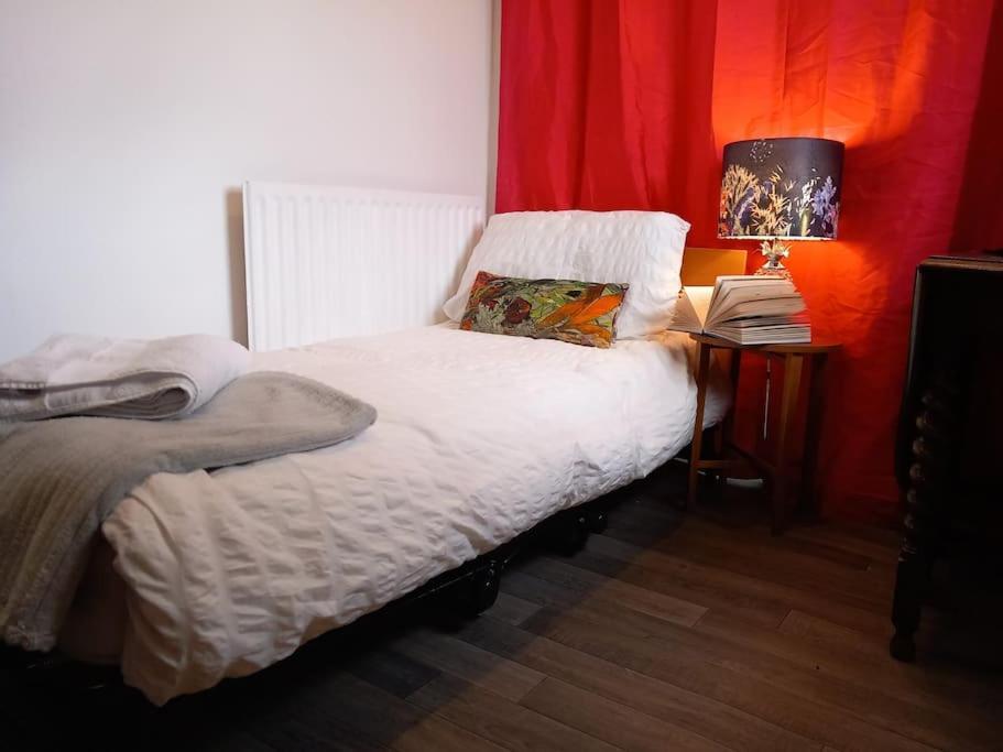 Peaceful Home From Home - Spacious 3 Bedroom House Accommodating 7 - Ideal For Families And Workers Гейтсхед Экстерьер фото